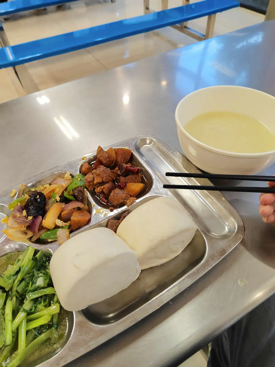 工厂也能有这么好的伙食