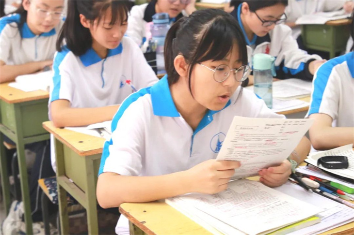 上课需要认真听讲,课后也需要同学们认真复习和总结.