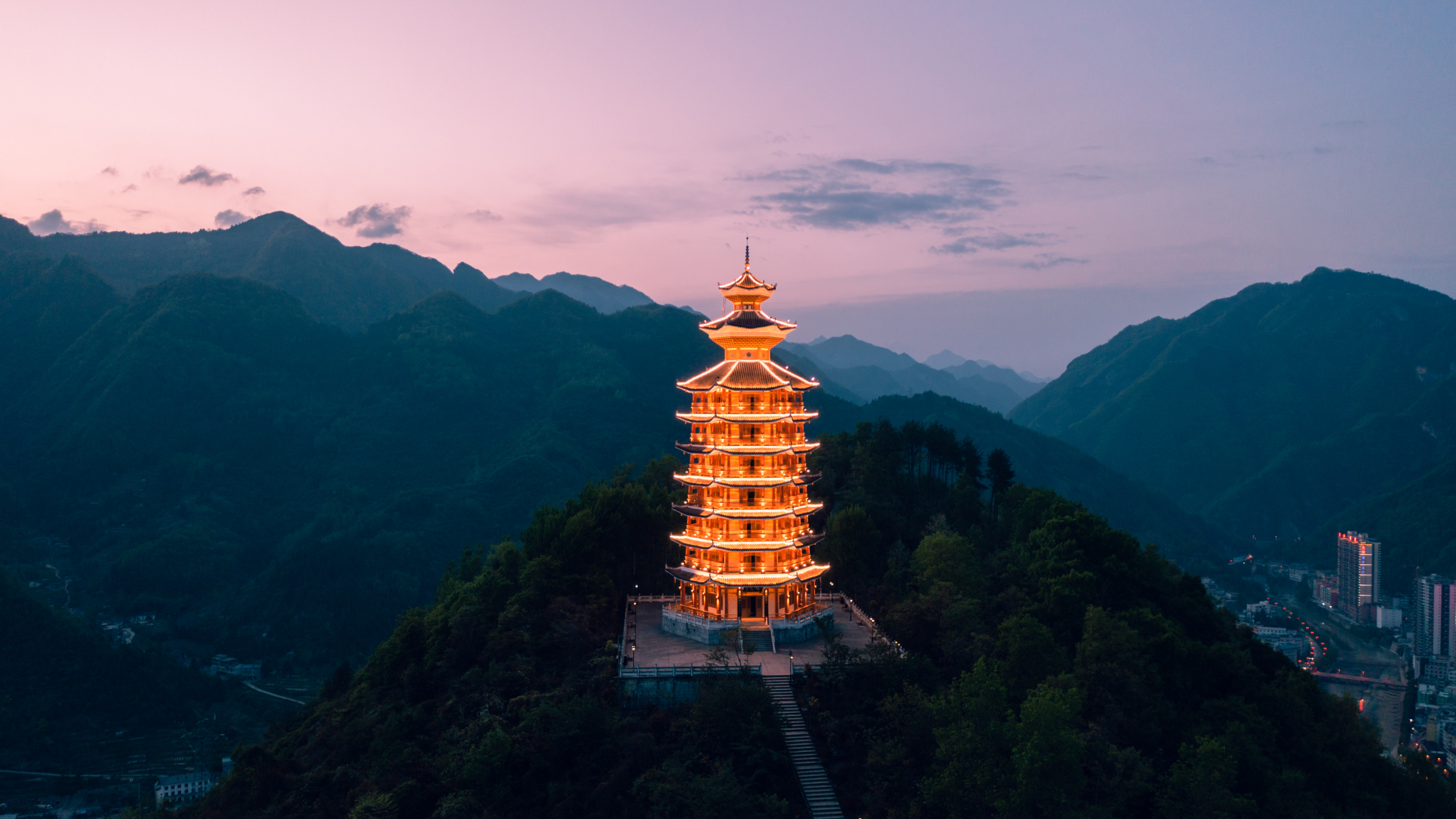 春日踏青之旅#  镇巴是陕西南端一个历史悠久,生态优良的山城,有着"