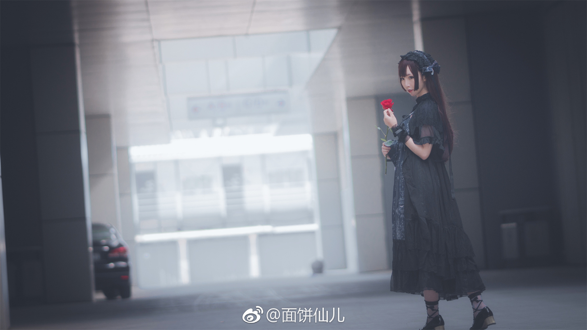 图片[5]-Lolita黑裙系列街头狂欢！画饼仙儿花瓣雨中尽显潇洒风采-秀女社