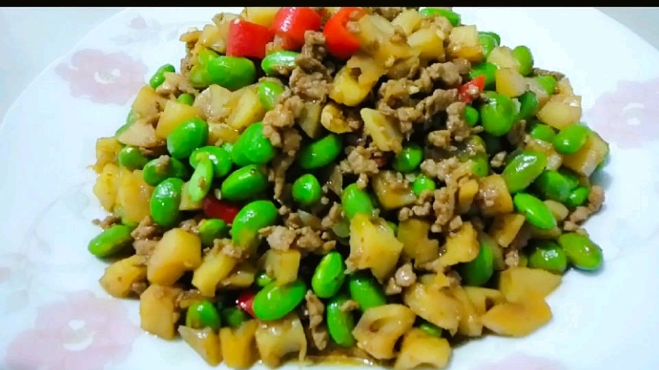 家常毛豆藕丁炒肉沫,妈妈的拿手菜,鲜美可口,好吃营养开胃下饭