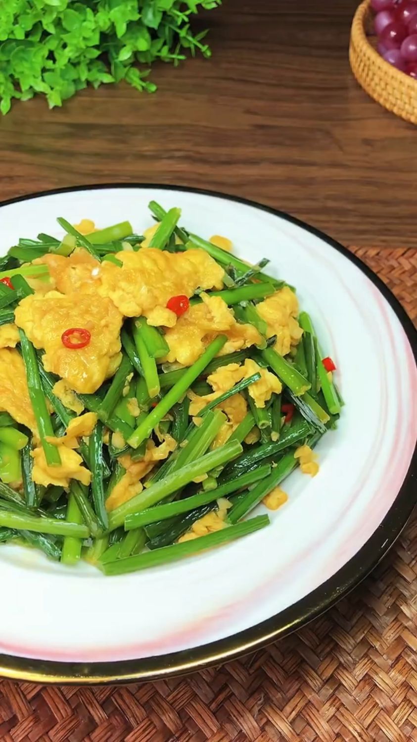 家常韭苔炒鸡蛋——美食教程-度小视