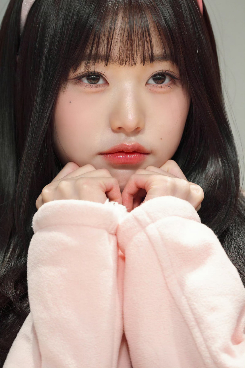 张元英高清怼脸 突然就get到了那句长得太可爱是会被吃掉的