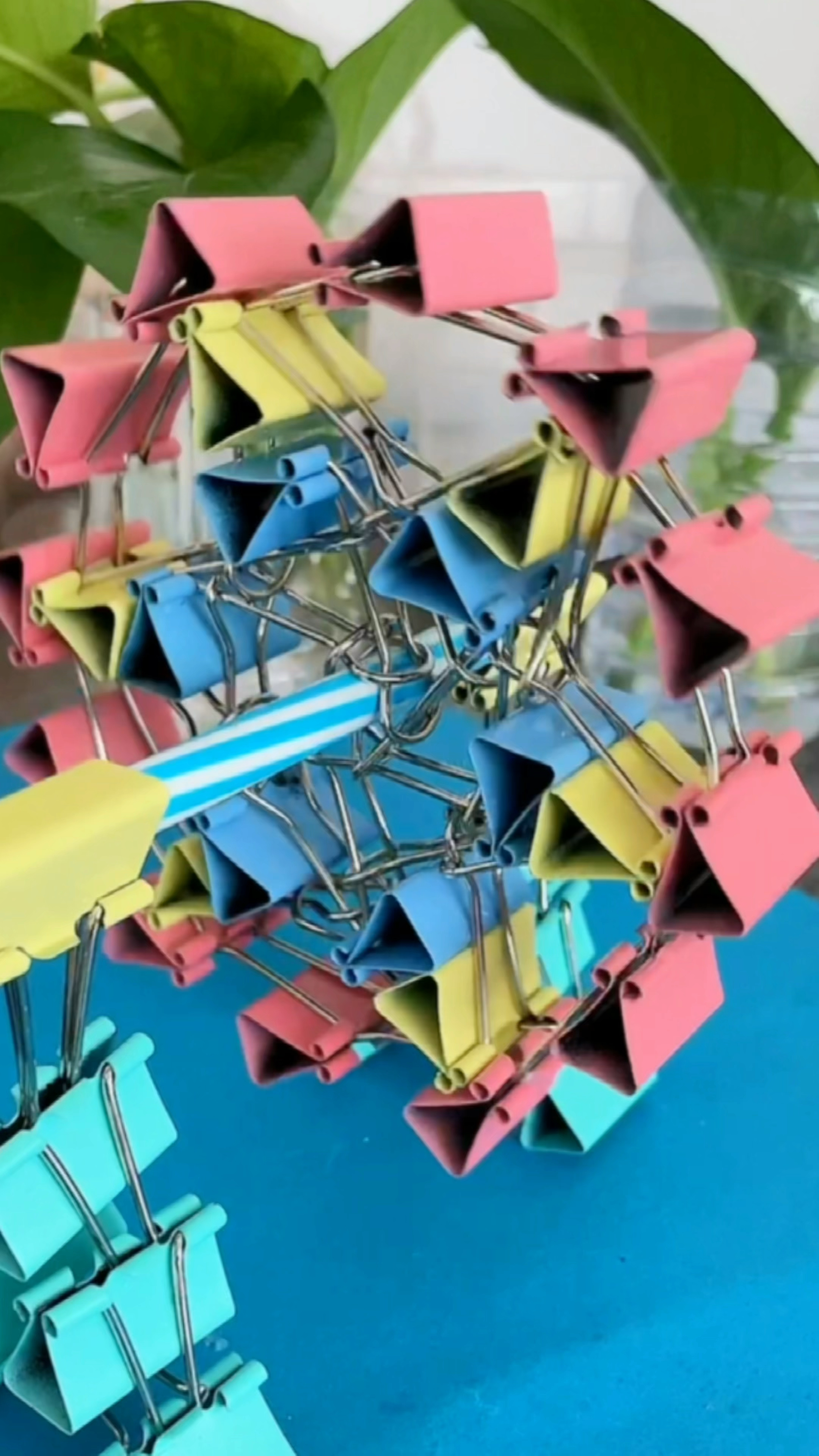 用夹子做超好玩的摩天轮!教程很详细哦!简单易学-度小视