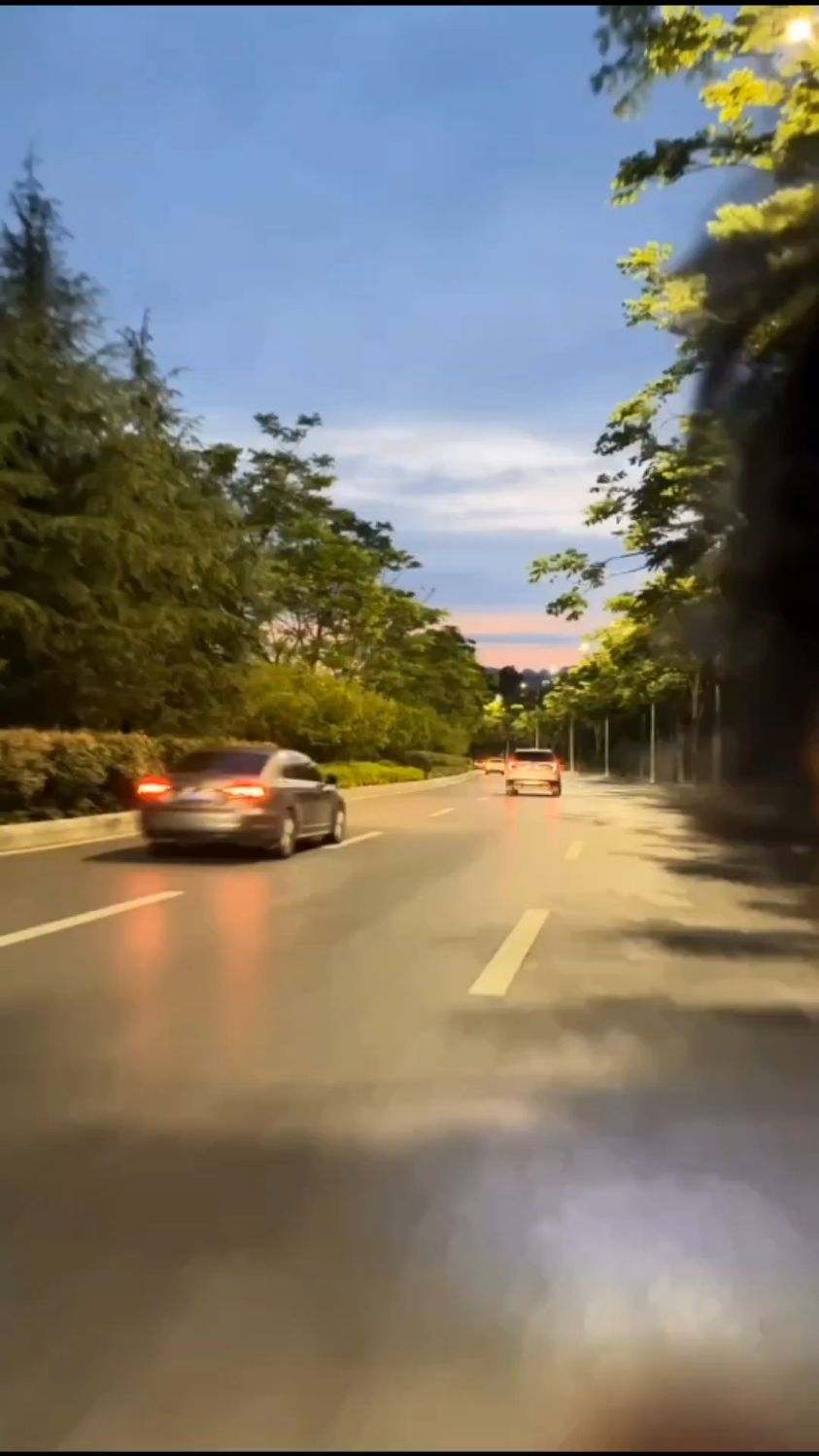 夜晚兜风好舒服