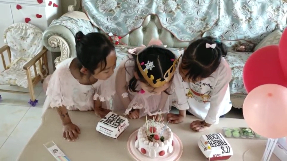 小寿星五周岁生日快乐