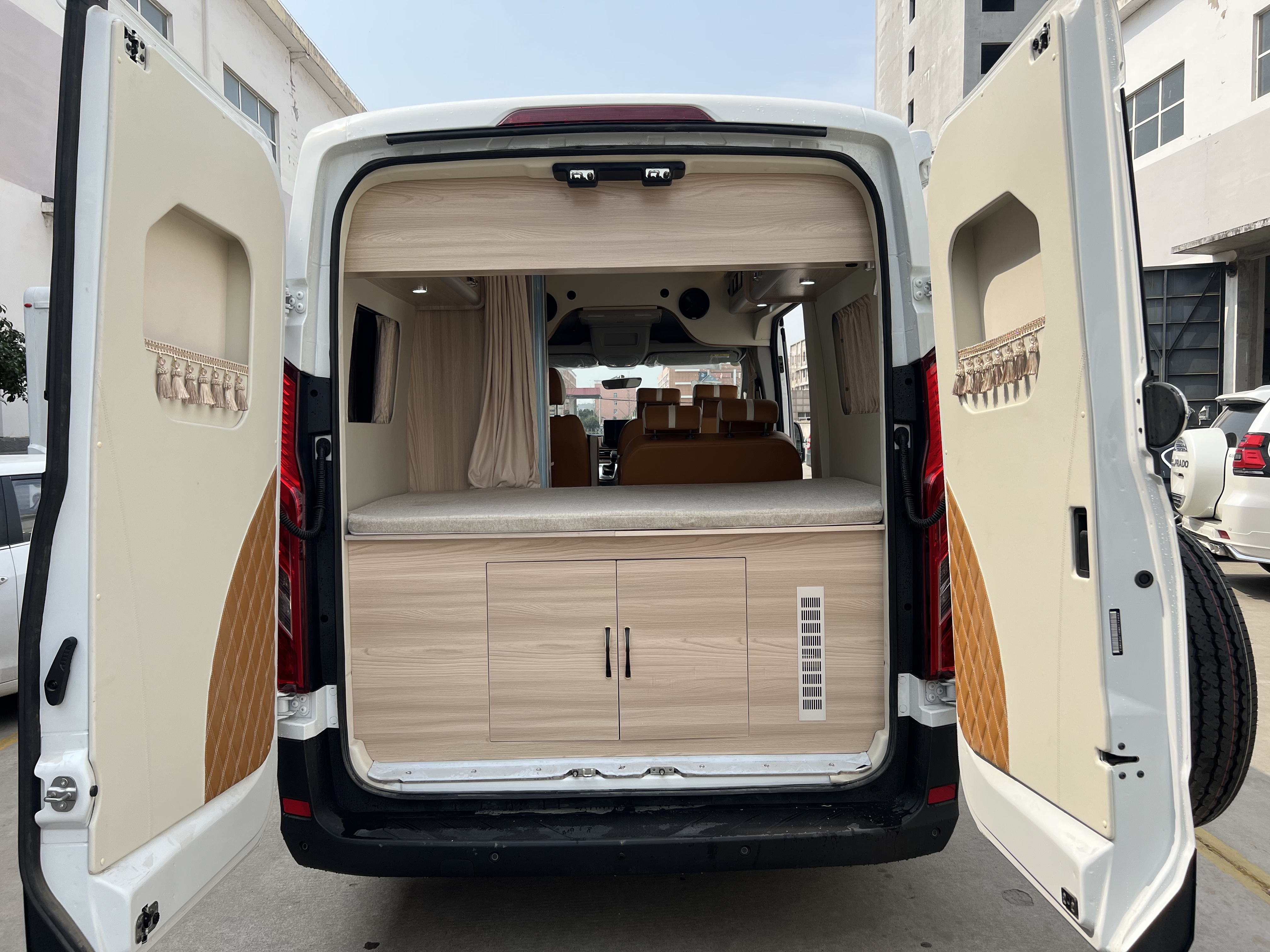 大通v90短轴高顶房车