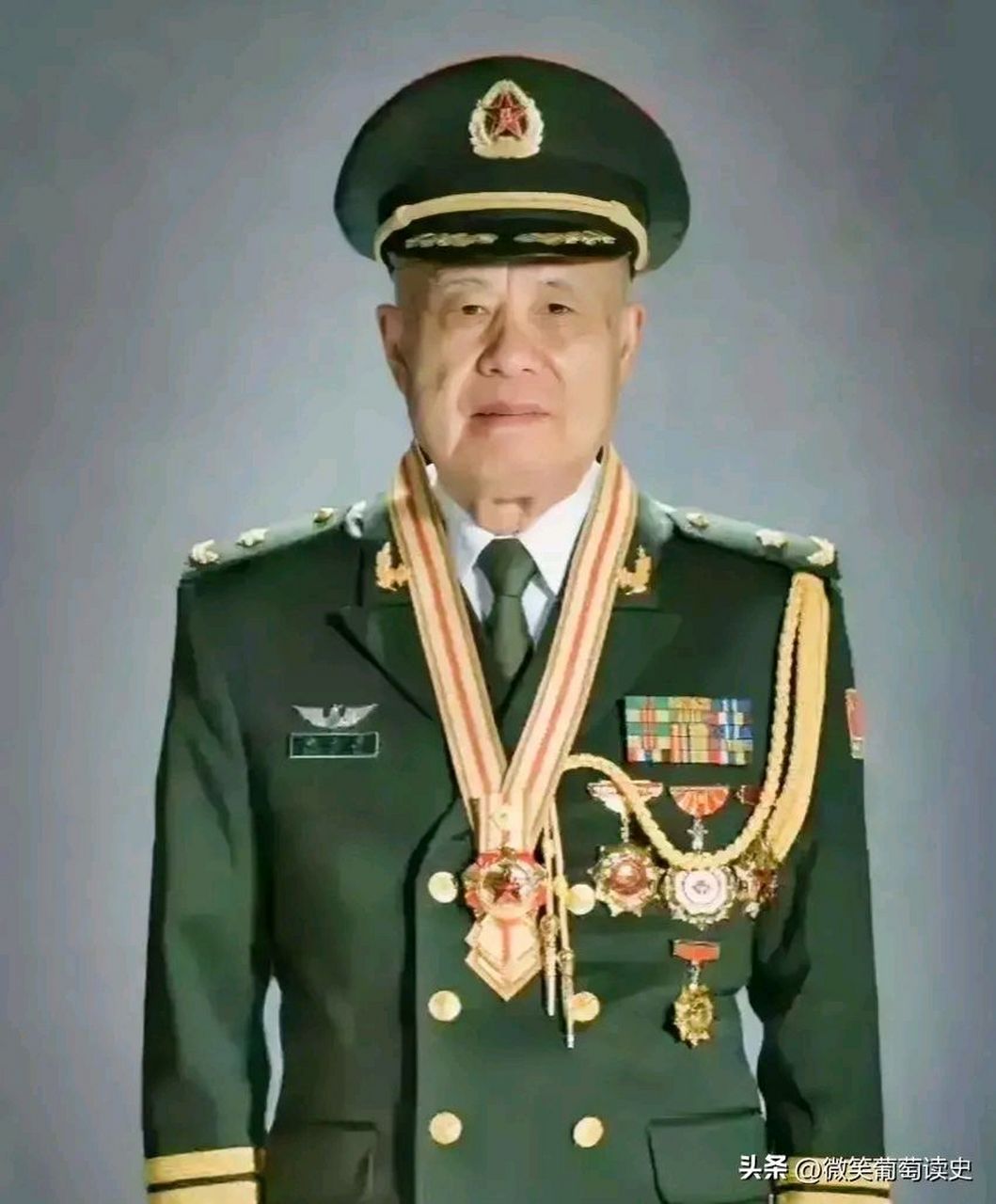 钱七虎,中国工程院院士,国家最高科学技术奖获得者,是我国一位杰出的