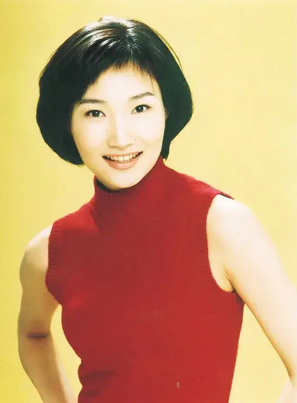 央视新闻联播主持人李梓萌的简历(央视新闻联播主持人李梓萌的简历介绍)