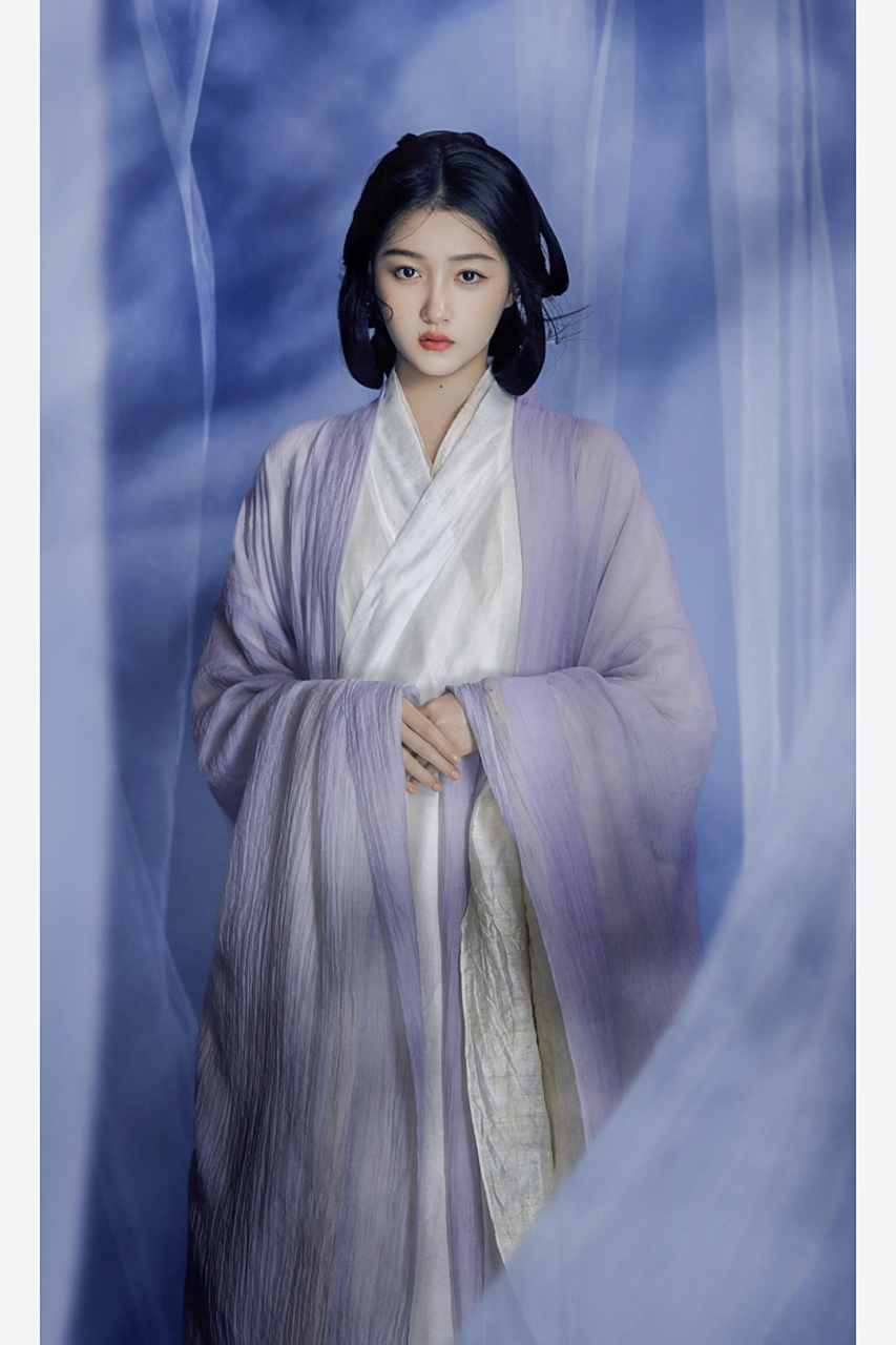 关晓彤完美演绎了古风汉服的魅力,让人沉醉在这古典之美中.#关晓彤