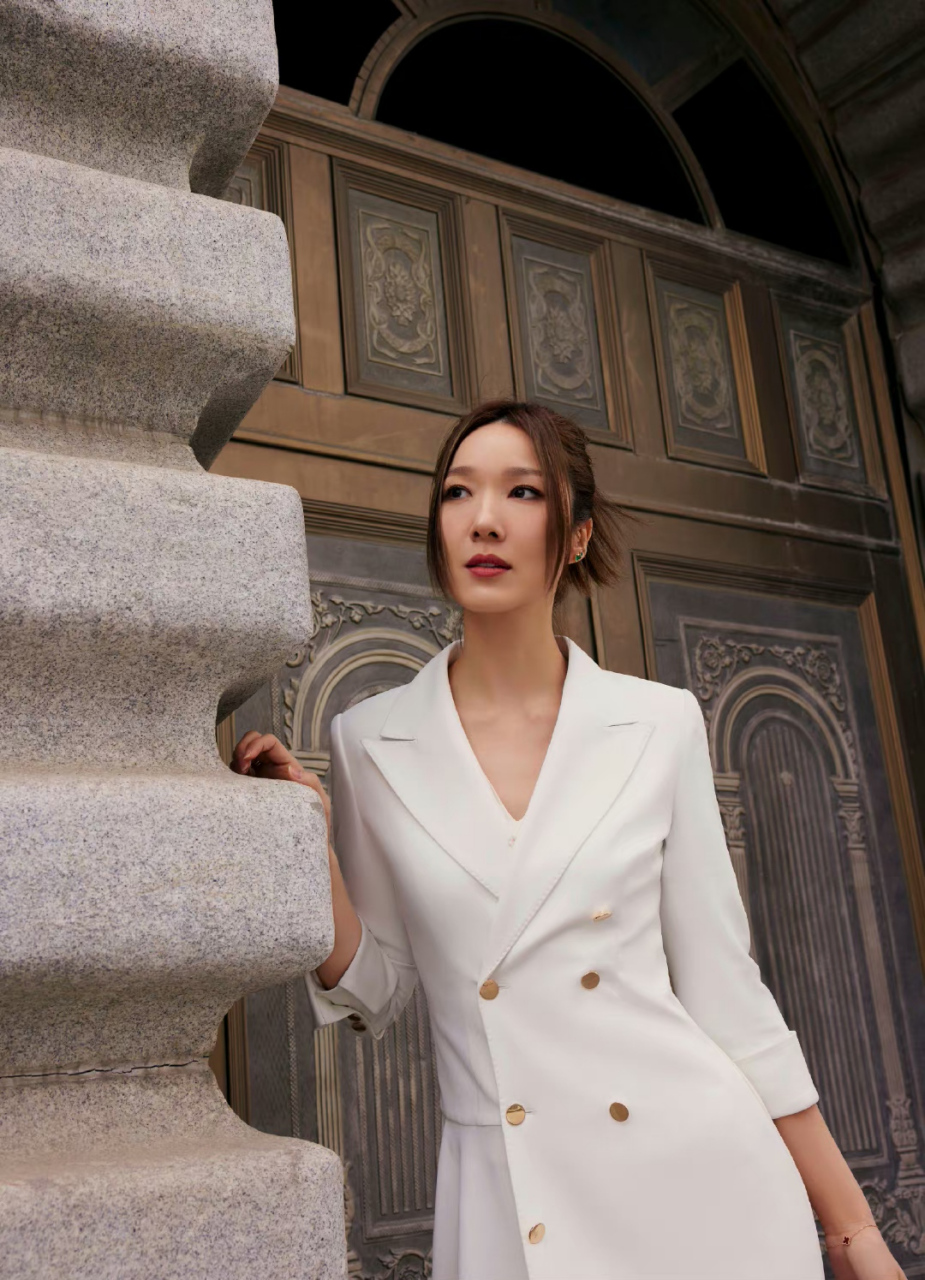 李亚男# 时尚靓丽,清纯妩媚,美腿玉足,风情万种,养眼吸睛