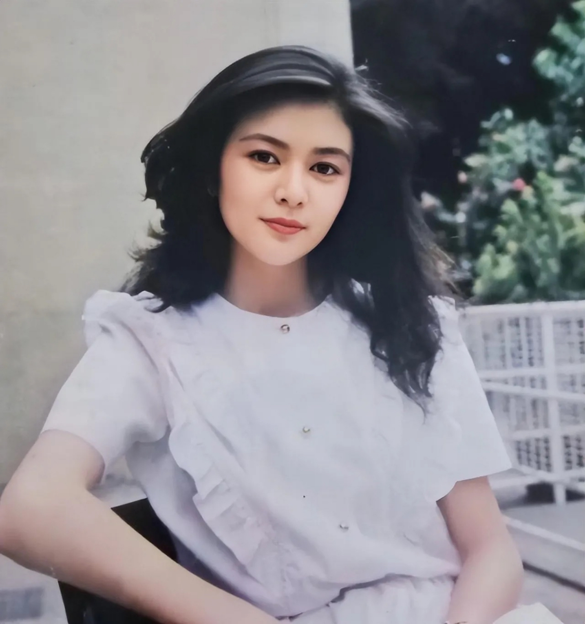 1990年,关之琳和向华强传出绯闻,向太找到关之琳说道:"我把你当姐妹