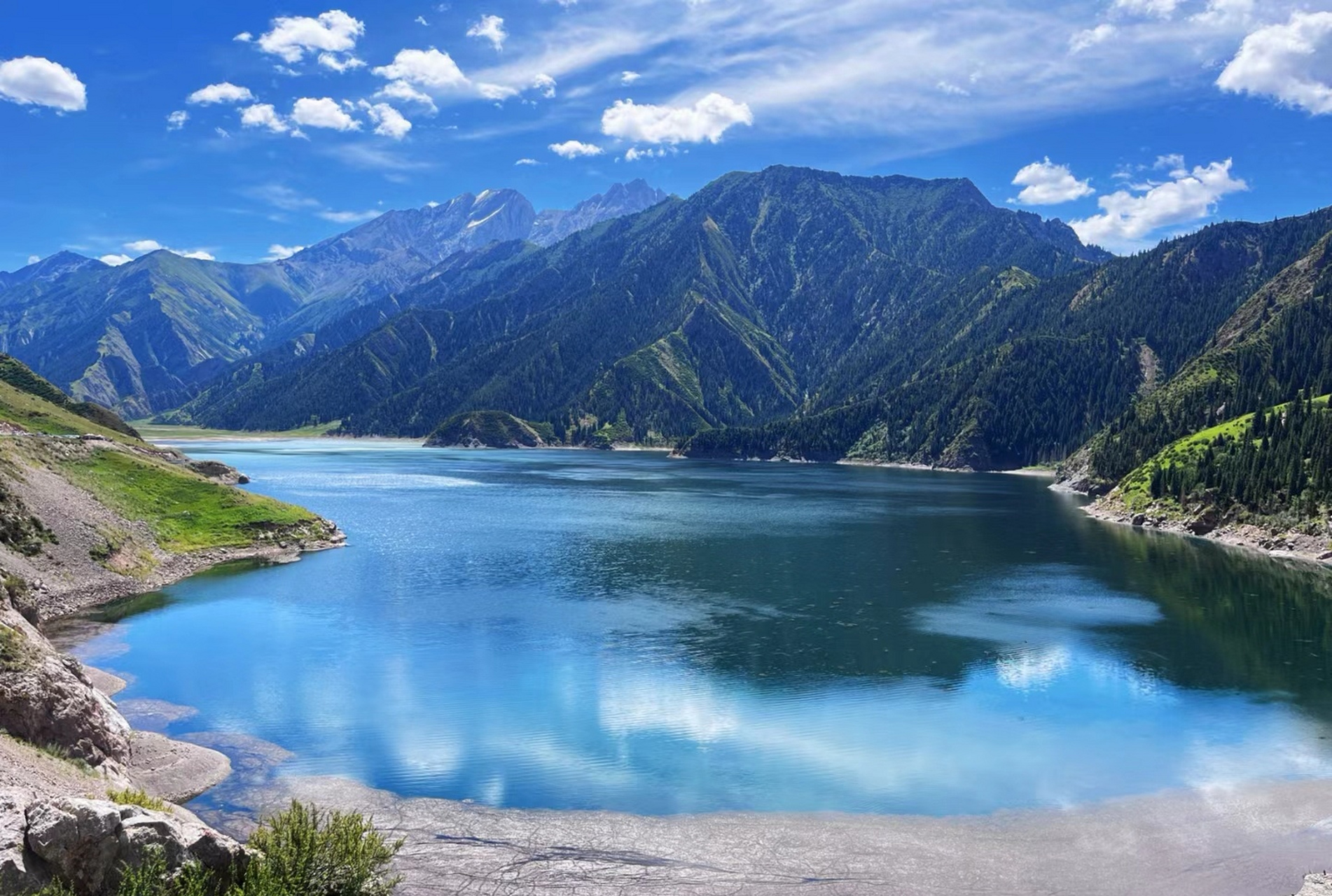 大龙池          从库车出发02 ,沿独库公路北行120公里进入天山