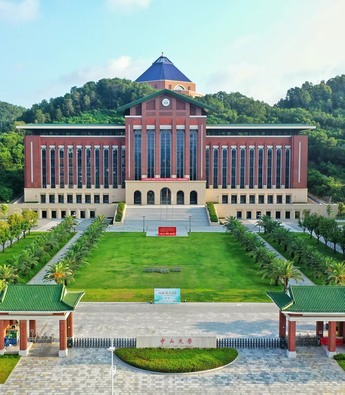 红砖绿瓦～您所见的"中山大学"深圳大学  你们知道深圳为了引进中山大