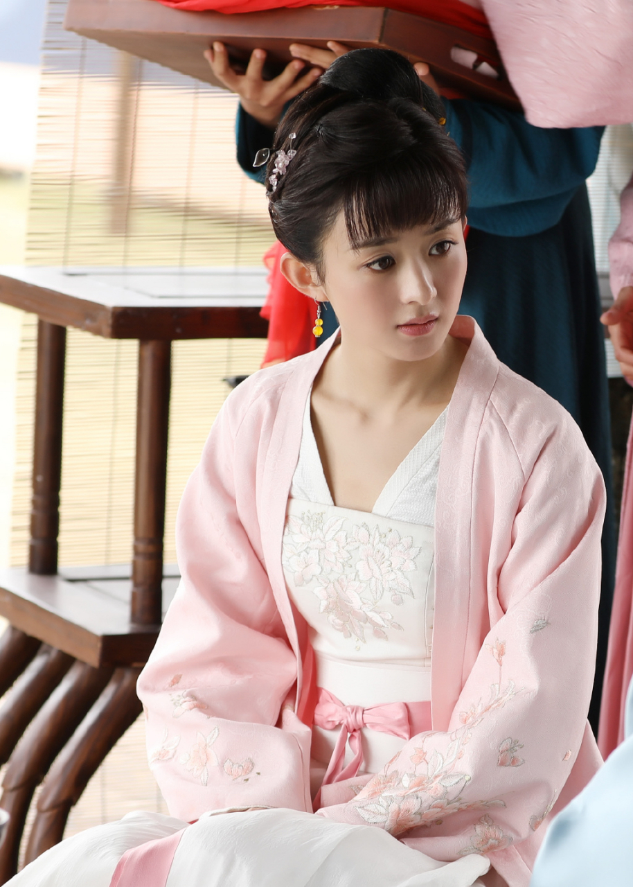 娱乐最前沿# #赵丽颖# 赵丽颖每部电视剧的古装剧照都太美了,一颦