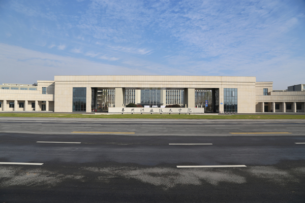 泰州职业技术学院位于中国医药城,其专业学科都是对接医药城医药和