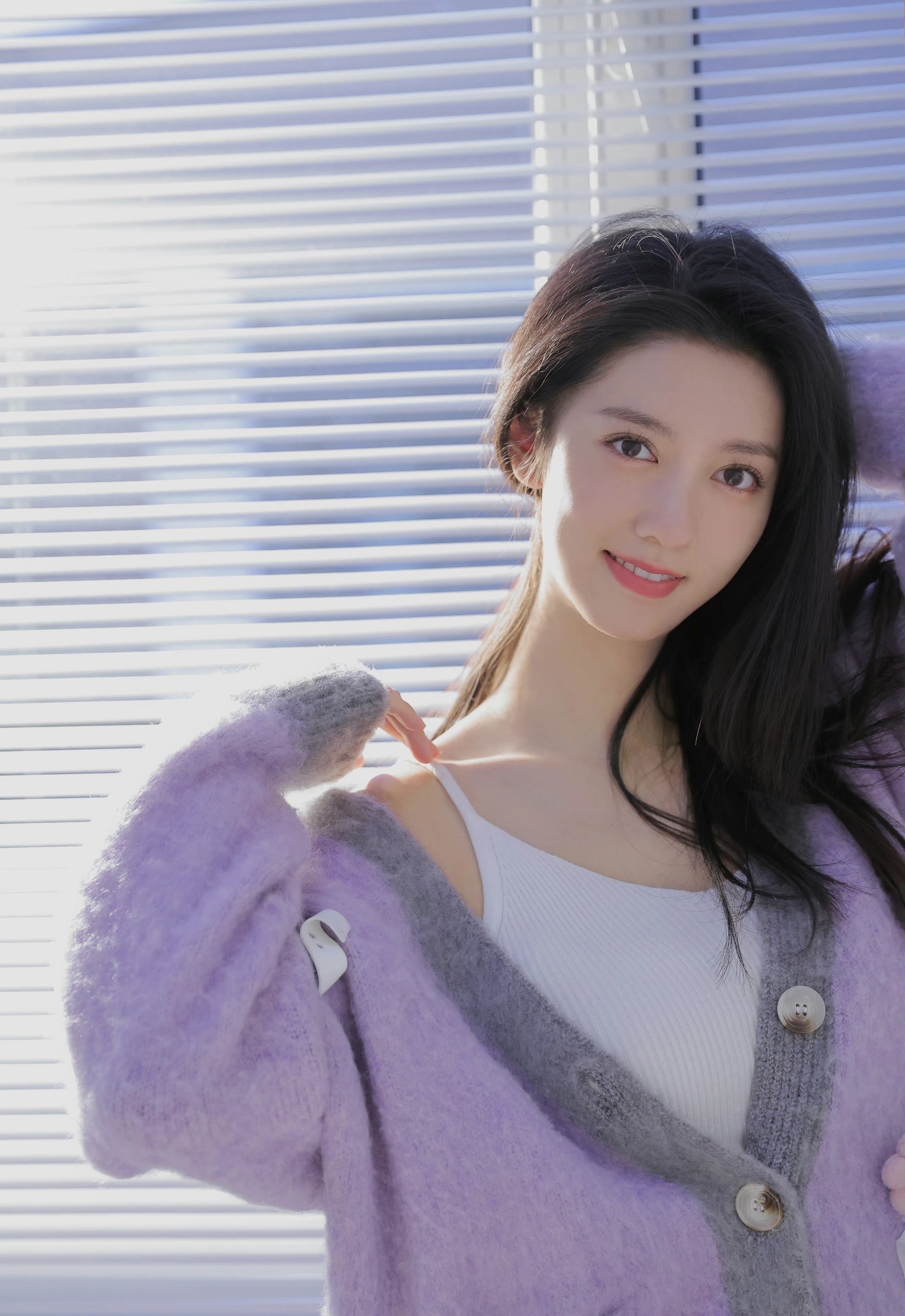 小吊带女生:优雅温柔,甜美小可爱