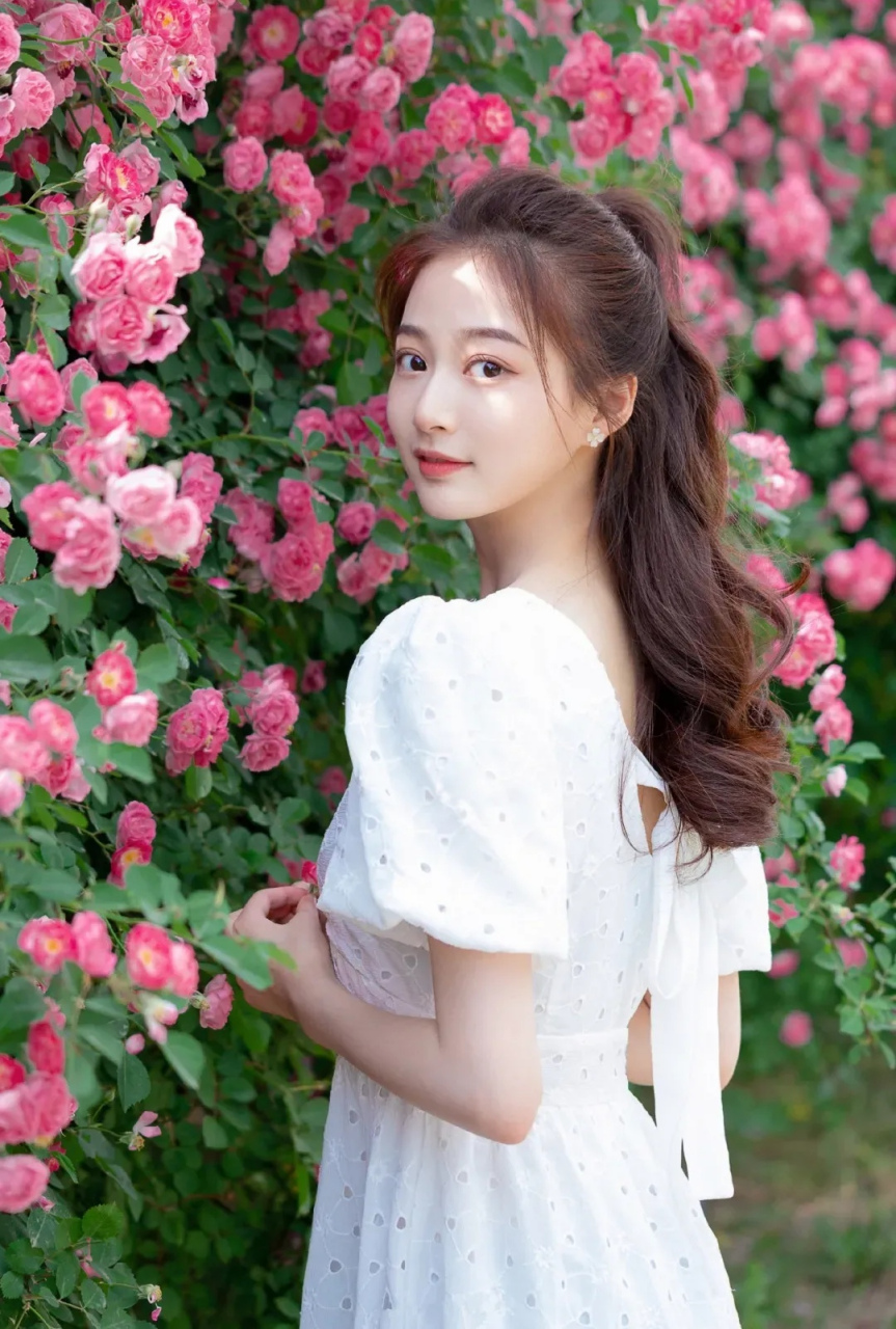 优质作者榜# 美女主持人冯琳,长相甜美,唇红齿白,眼神清澈,人比花 ..