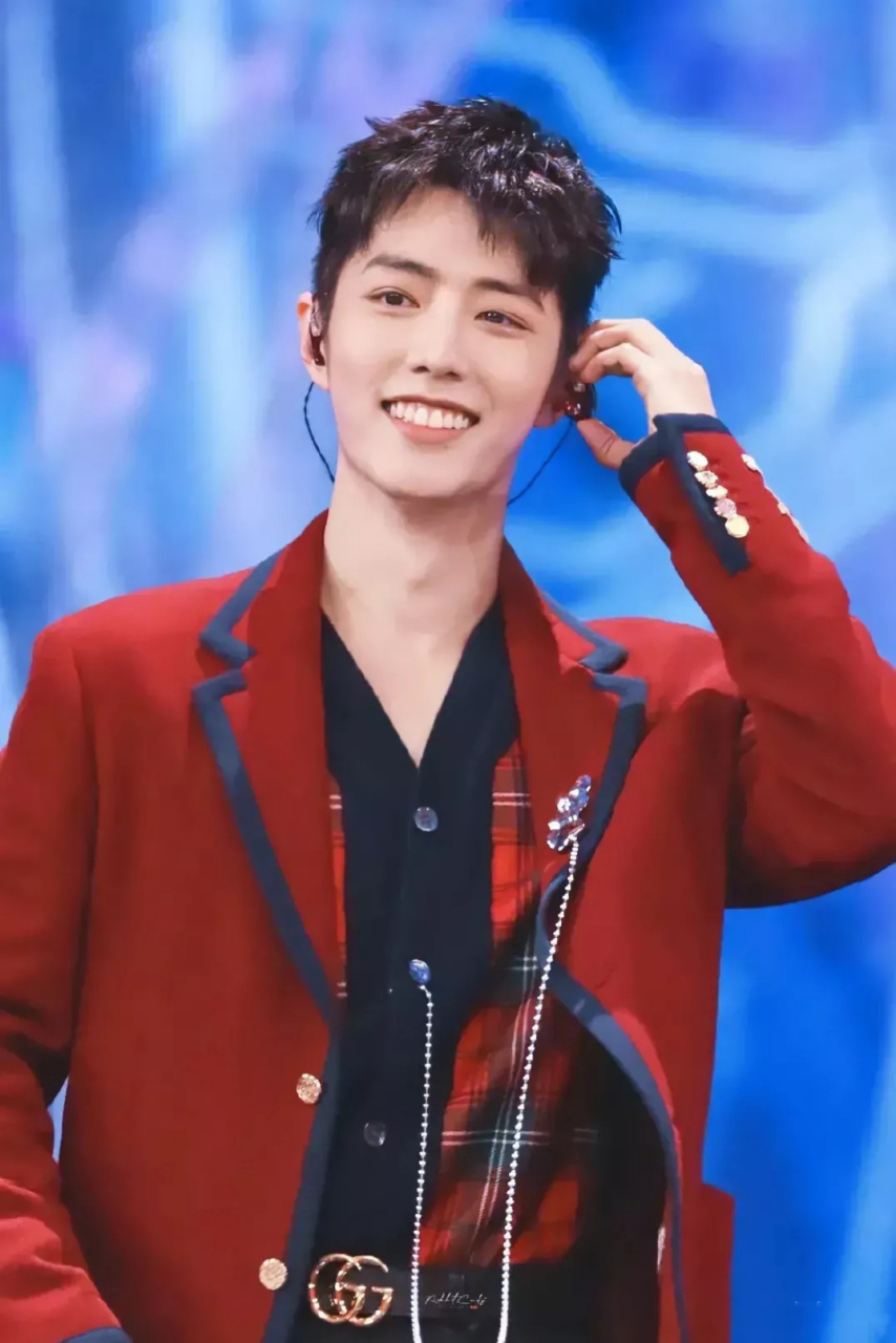 2021东方跨年演唱会红衣造型!#肖战