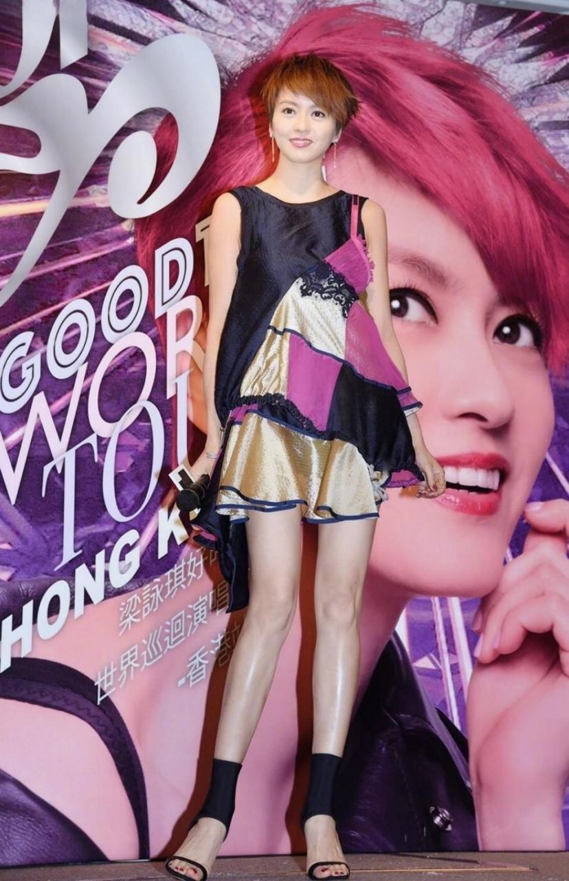 梁咏琪  有一双白到发光的大长腿,御姐范十足!#梁咏琪