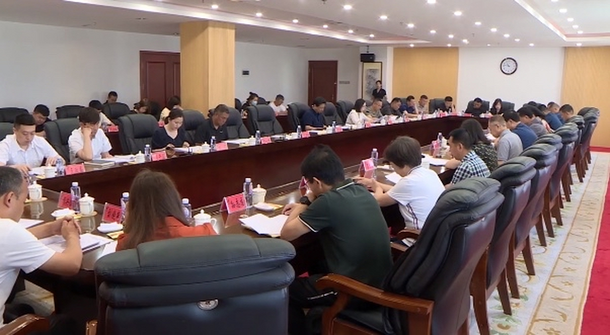 6月15日-16日,市人大常委会党组成员,副主任曾科带领调研组通过座谈