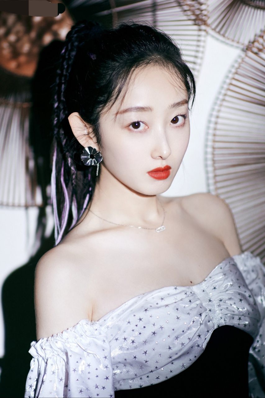 清纯性感蒋梦婕,穿低胸裙性感迷人#娱乐最前沿