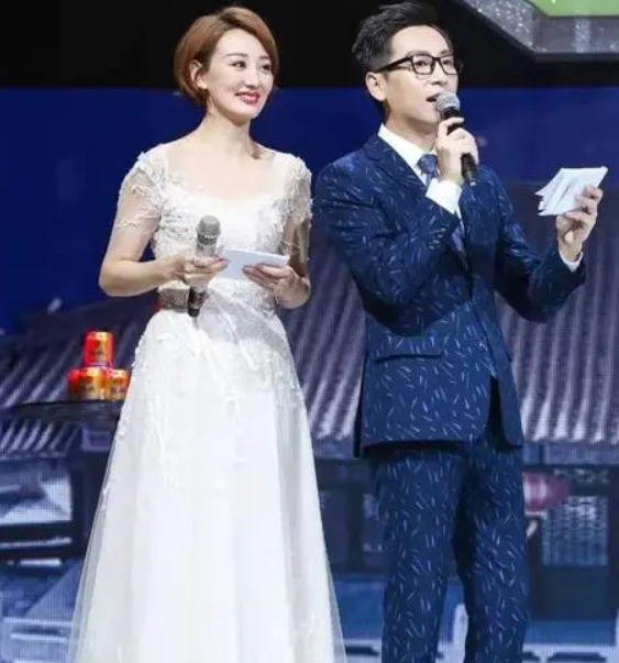 主持人郭晓敏晒健身照,身材姣好双腿修长,与丈夫李好甜蜜幸福