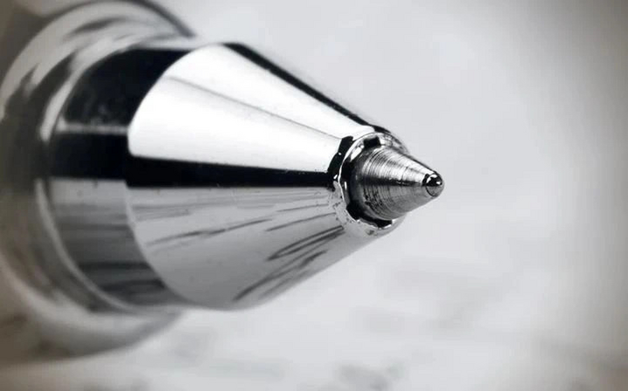 圆珠笔芯的核心部件是笔尖的钢珠.虽然圆珠笔市场规模仅有1.