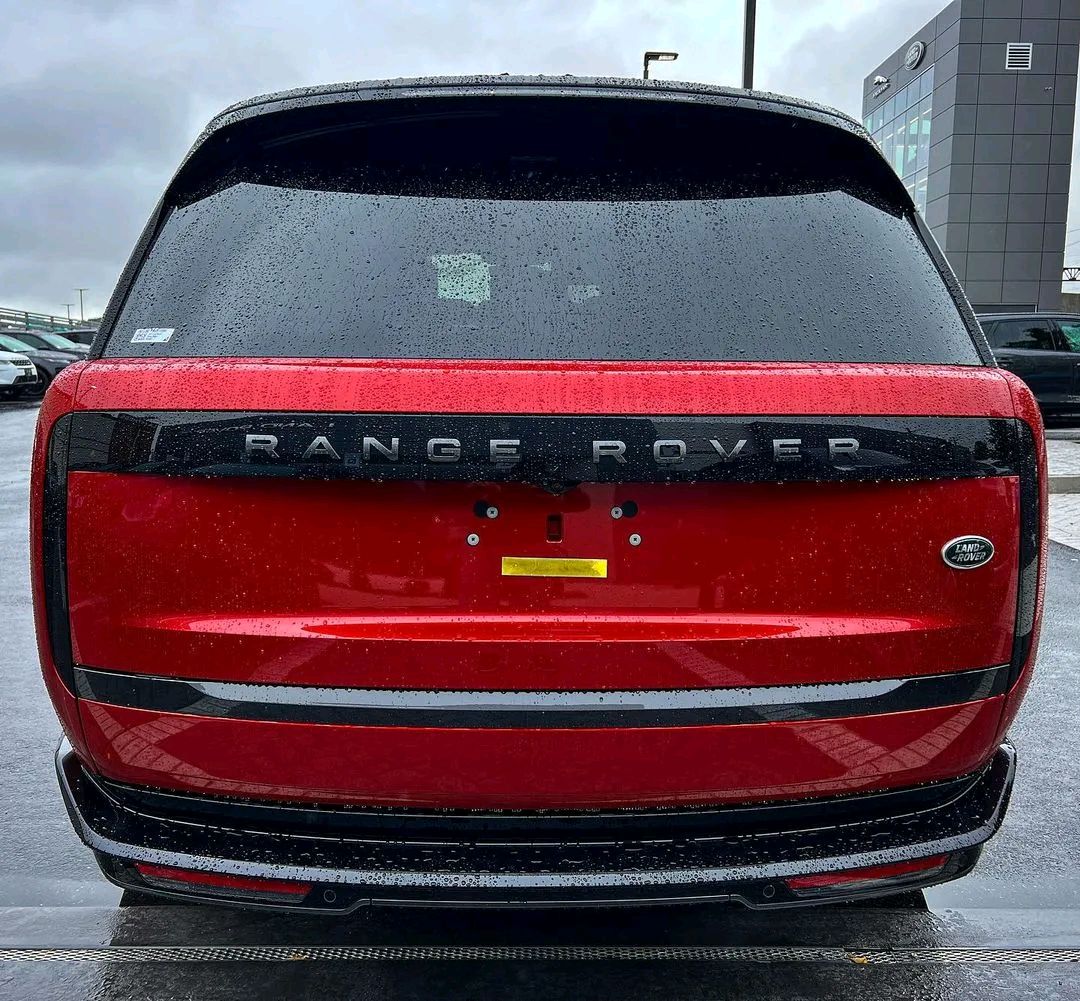 新路虎揽胜"青春版"亮相,气场全开,双色车身 四排气 4.4t动力