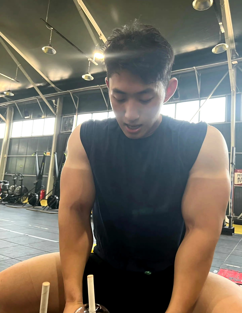 健身房精神小伙,壮壮帅帅的很吸睛#帅哥# #肌肉