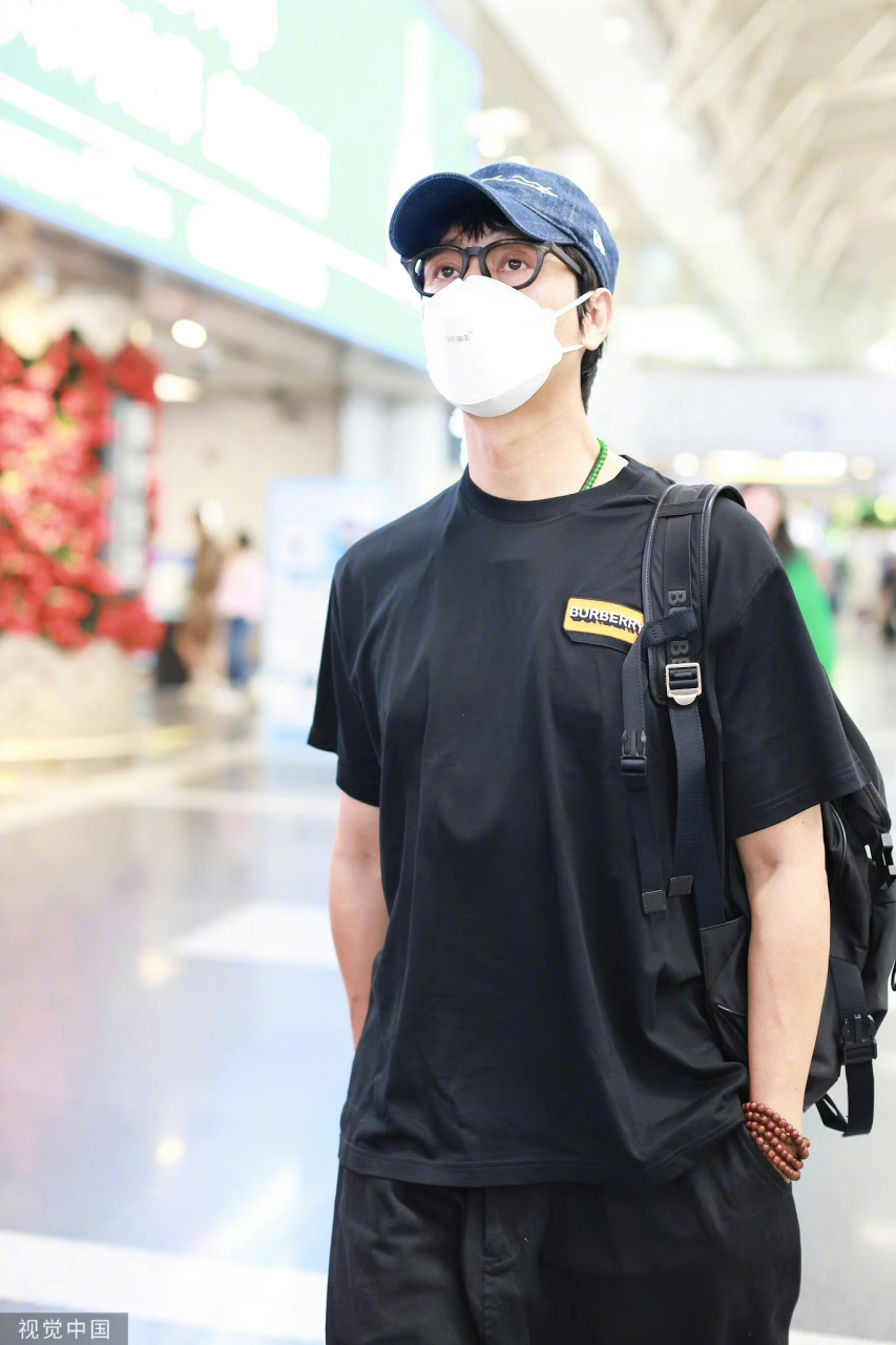 陈坤北京首都机场街拍