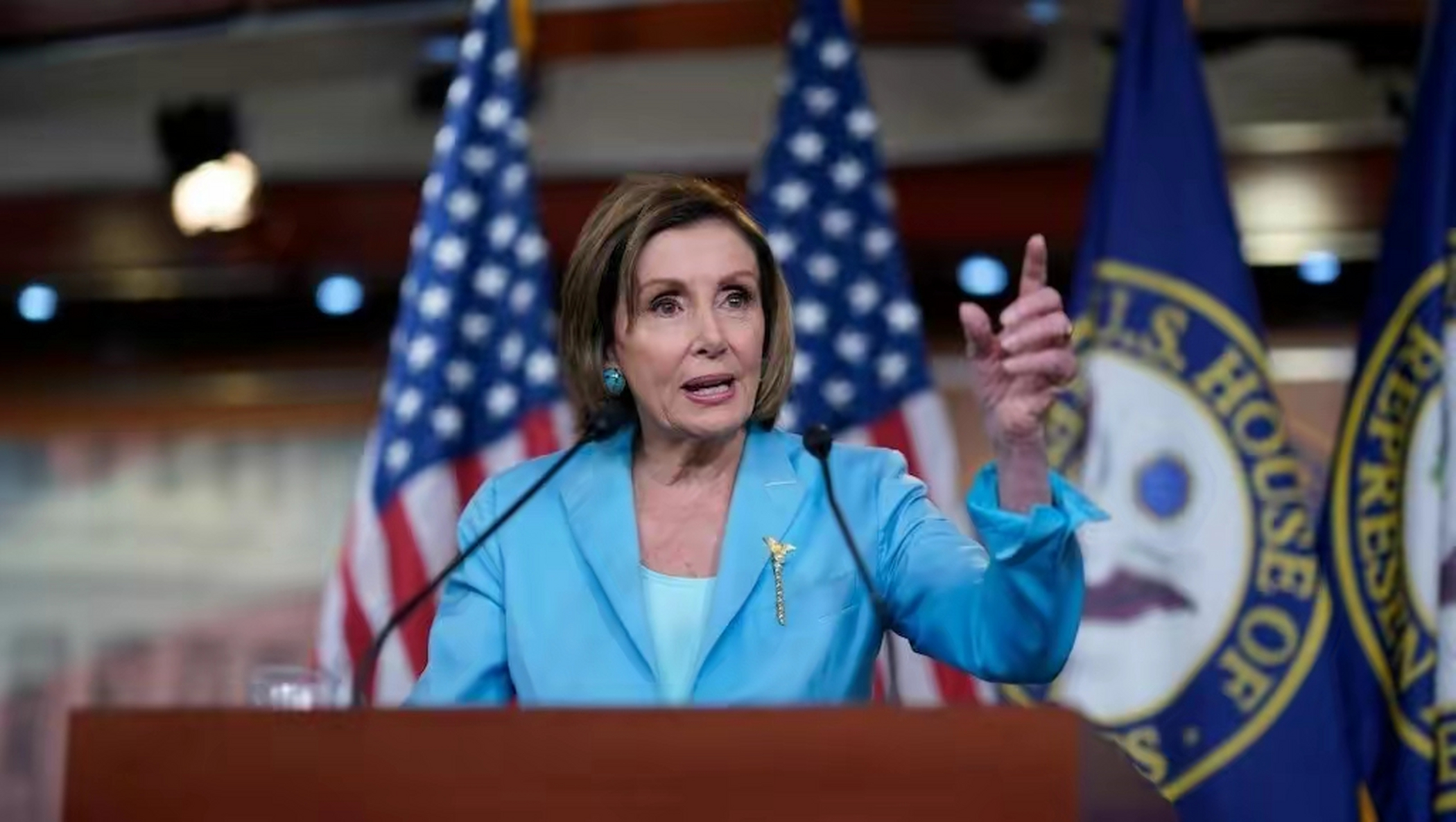 美国众议院议长南希·佩洛西和她的丈夫保罗在苹果和微软股票都将