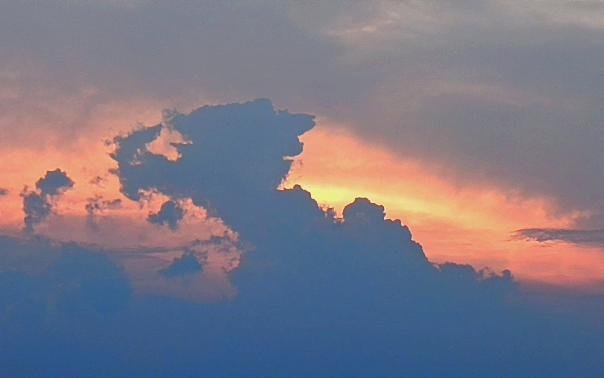 济南夏天的傍晚,风云变幻彩霞满天