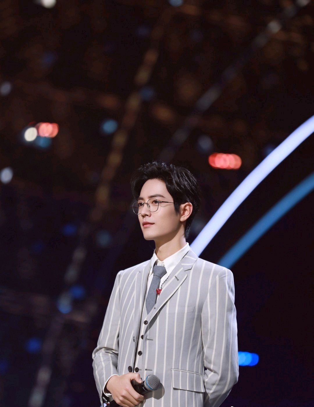 职黑代表"风车"又庆功?称乔诗语因为沾染肖战第三次失业