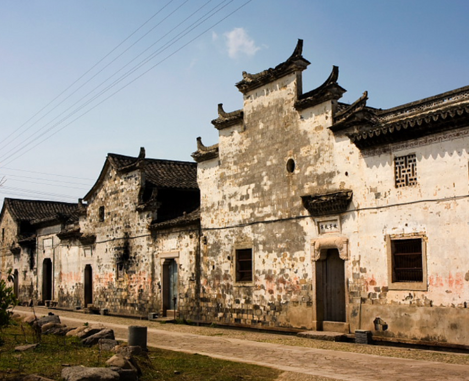 高迁村是浙江台州市仙居县白塔镇的一座古村落,历史悠久且保存完好,是