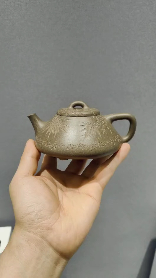 很有细节和味道的一把松华青段澎年石瓢67黄松刻绘