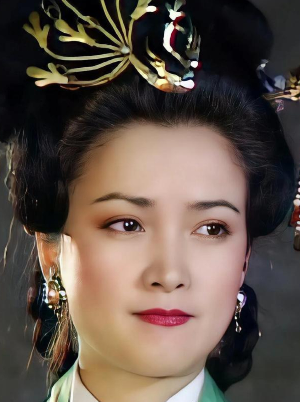 《三国演义》中王司徒设计诛董卓为什么称"连环计"?
