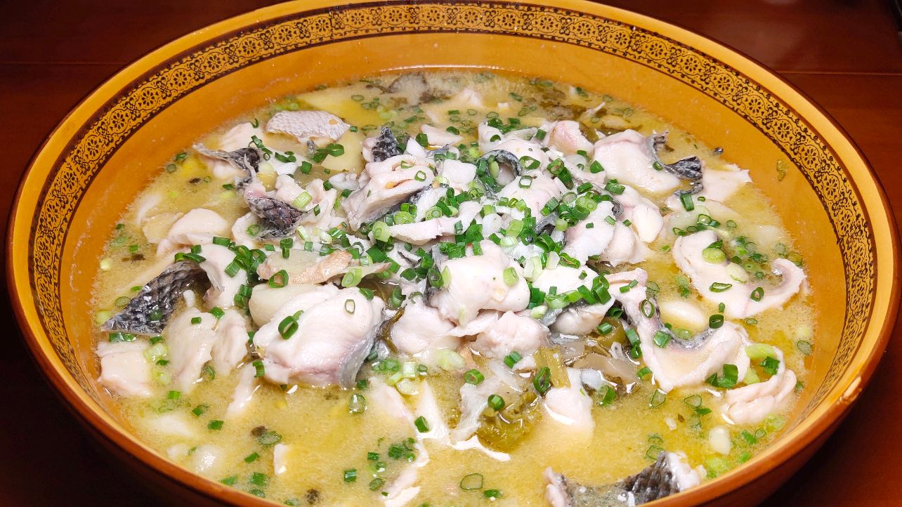 正宗川味酸汤乌鱼片的做法！新鲜的乌鱼是关键！老坛酸菜是灵魂！