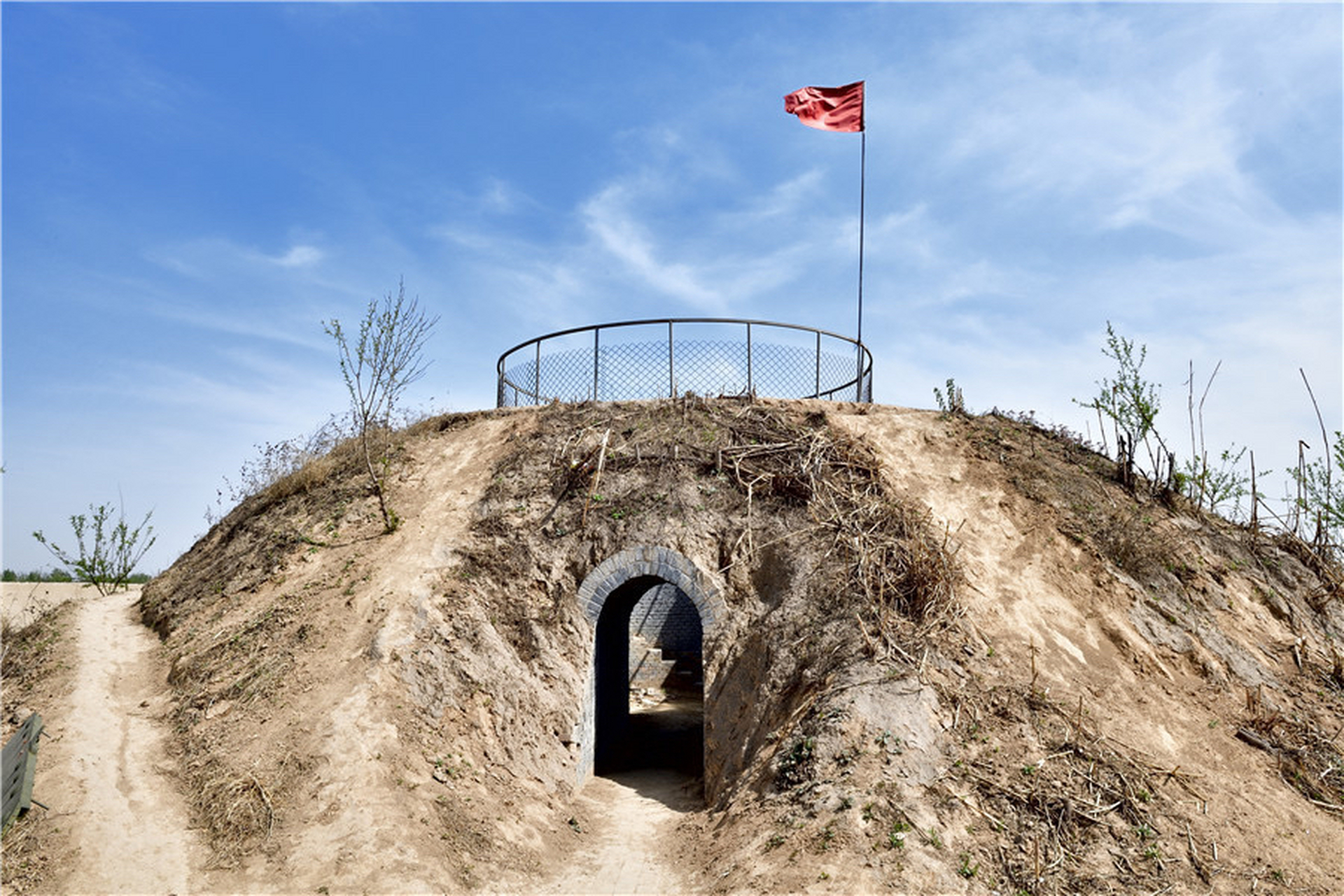 冉庄地道战遗址是电影《地道战》的原型,以十字街为中心,形成了20多条