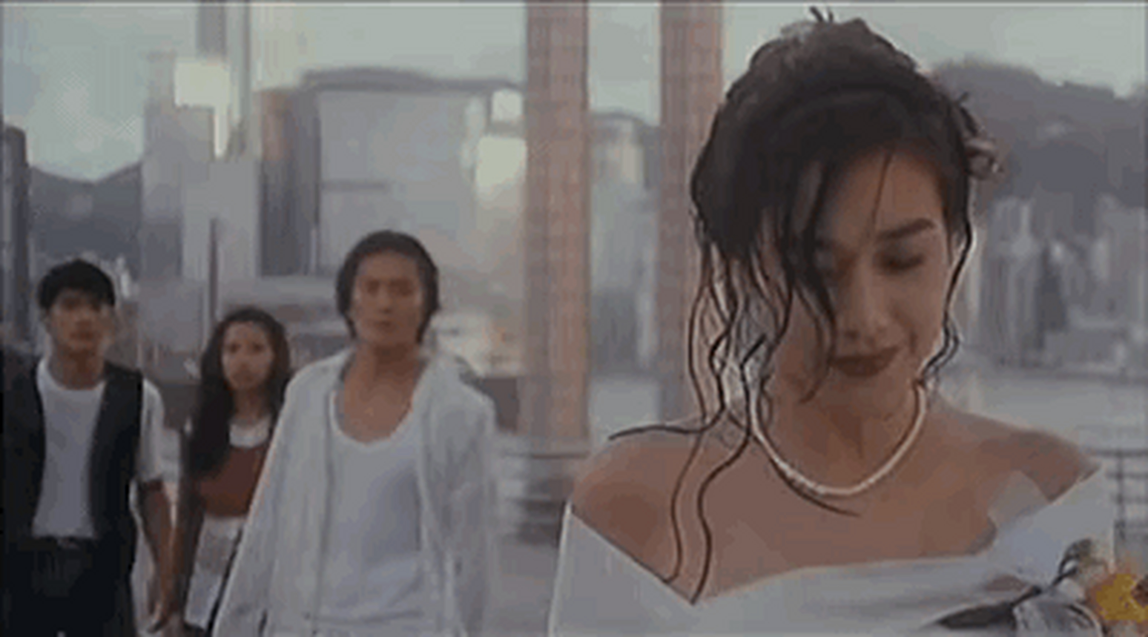 《人鱼传说》是钟丽缇的颜值巅峰吧,又纯又欲,时而性感迷人美到令人