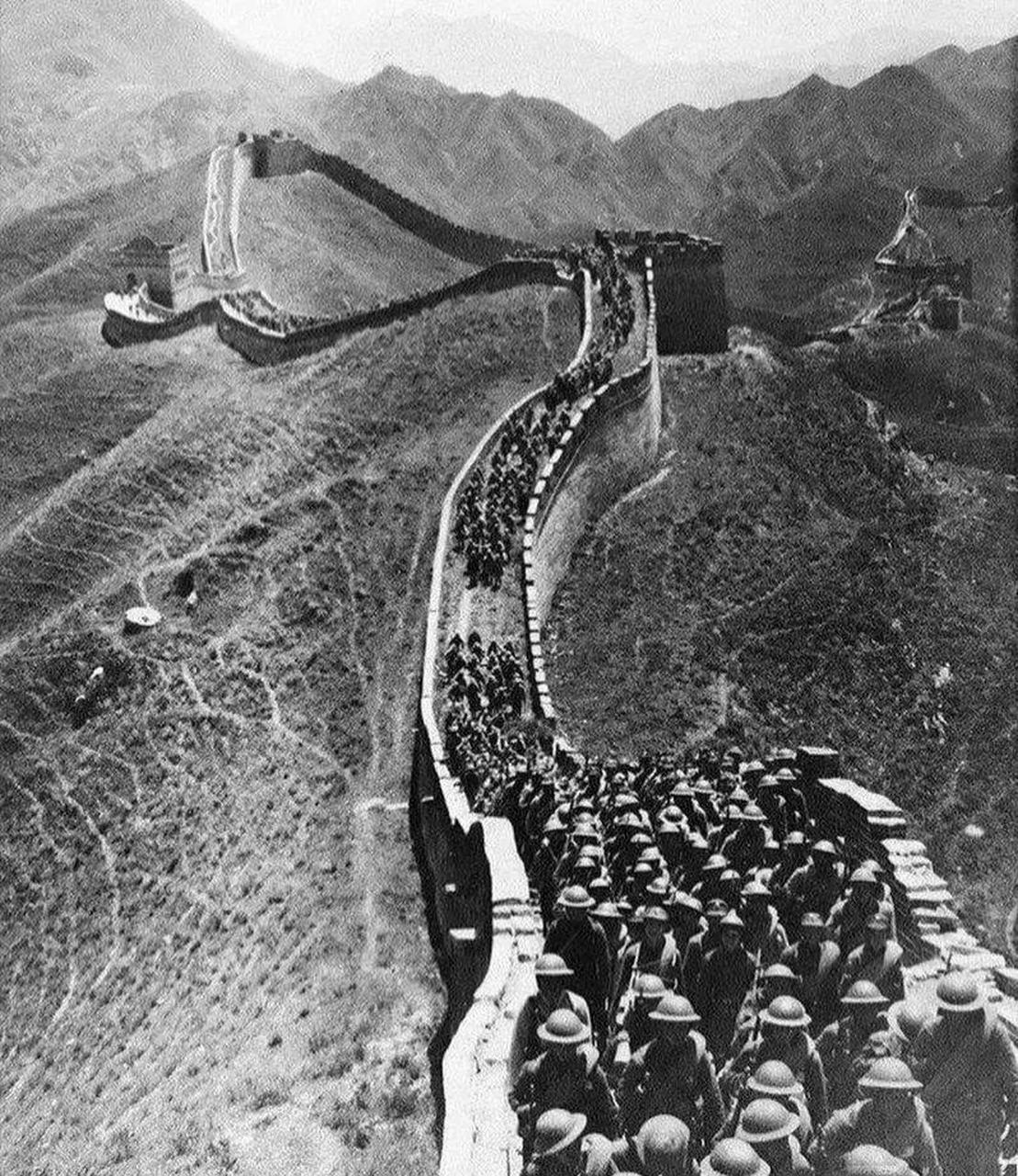 图为长城抗战时中国军队在长城上集结的珍贵照片.