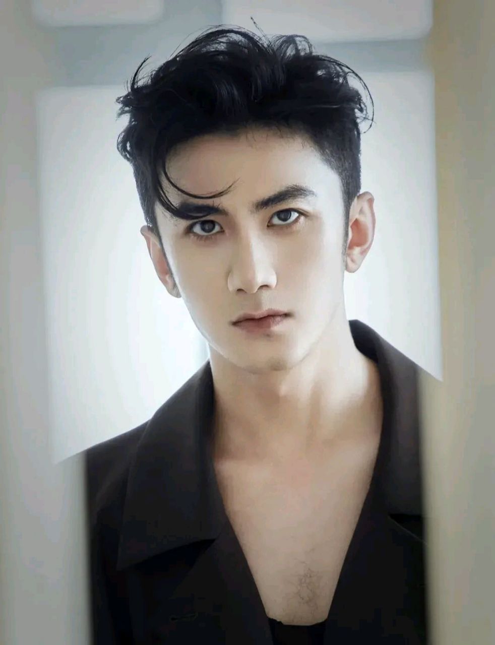 檀健次与肖顺尧同一个男团出道,一同参演古装权谋剧