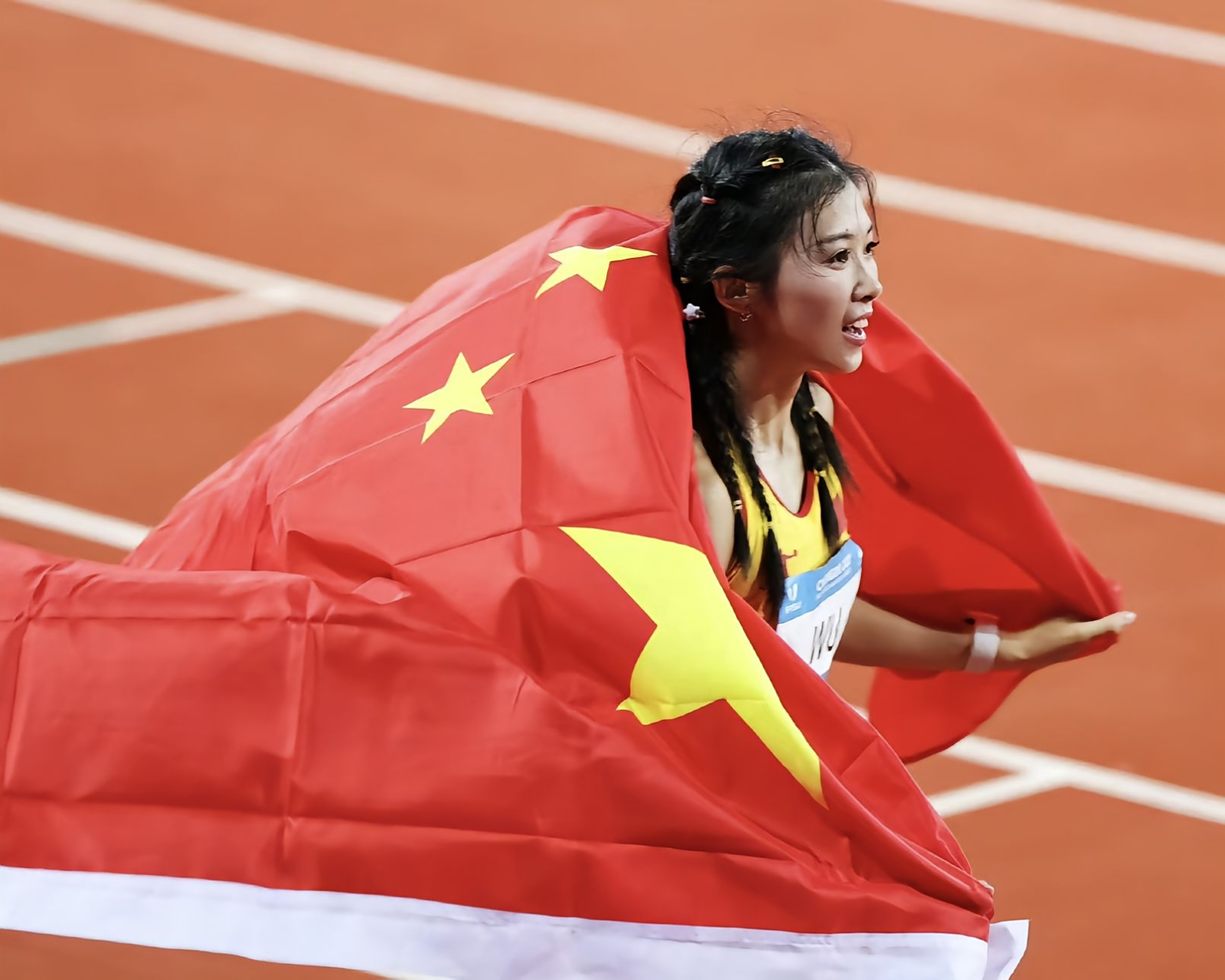 中国需要有个性的运动员!#吴艳妮# #吴艳妮百米跨栏夺冠又美又飒