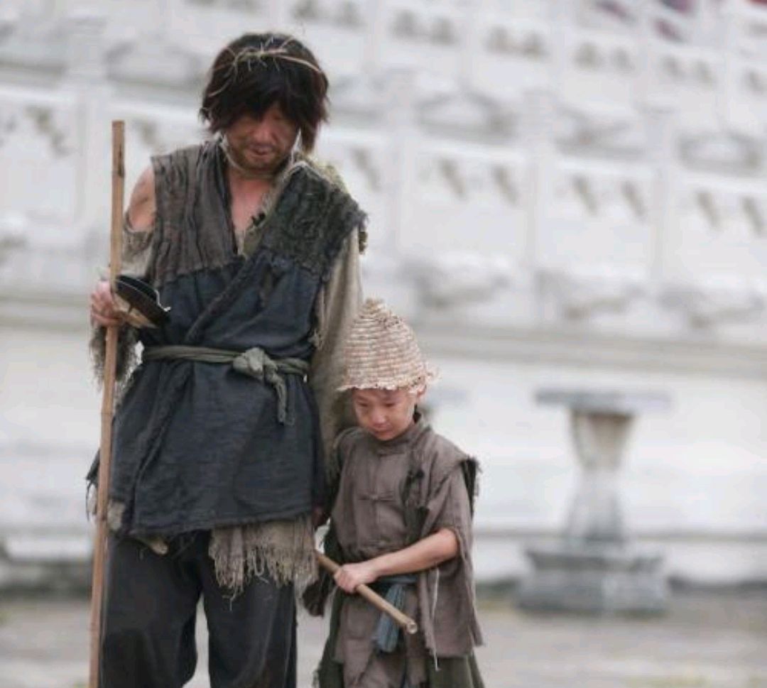 民间故事:富人和乞丐为一个馍馍决斗,输了送命,赢了也活不了