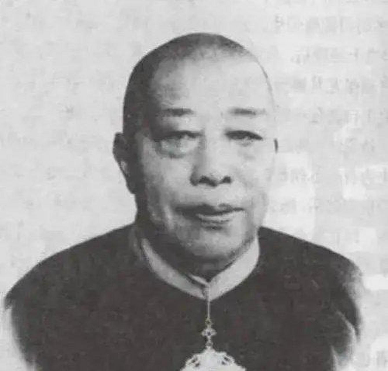 1923年,54岁的黄金荣迎娶了24岁的露春兰,本以为抱得美人归,却没想到