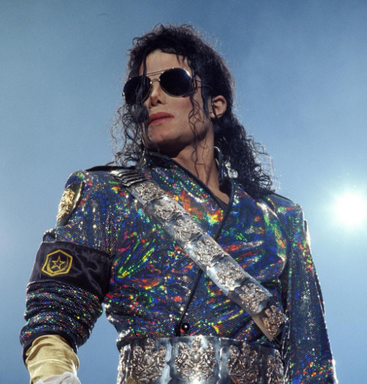 迈克尔杰克逊背飞行器离开演唱会,隔着屏幕都能感受到现场的气氛