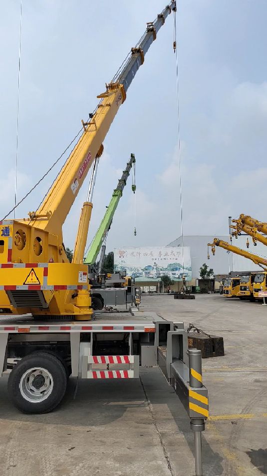8吨汽车吊送远23米吊一吨侧趴