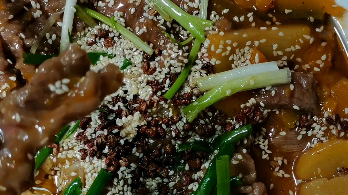牛肉不要再只是炒着吃了,这样做的牛肉一次可以让你吃两碗饭