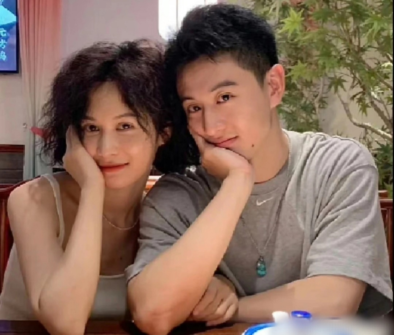 半熟恋人#三水和余天超官宣了[惊哭],节目里感情线完全没有交集,节目