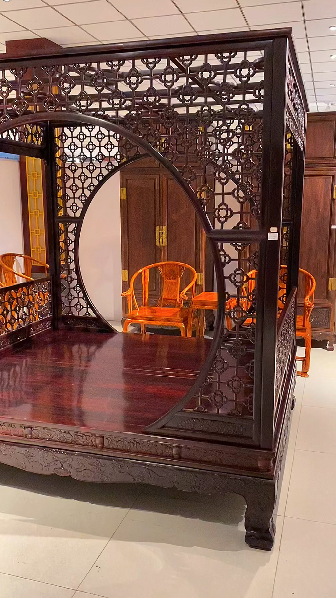 小叶紫檀架子床,一床传三代,收藏自用两不误-度小视